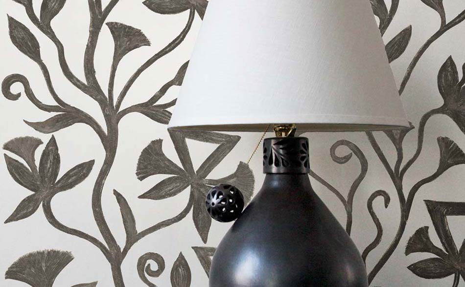 barro negro table lamp, made from black clay.