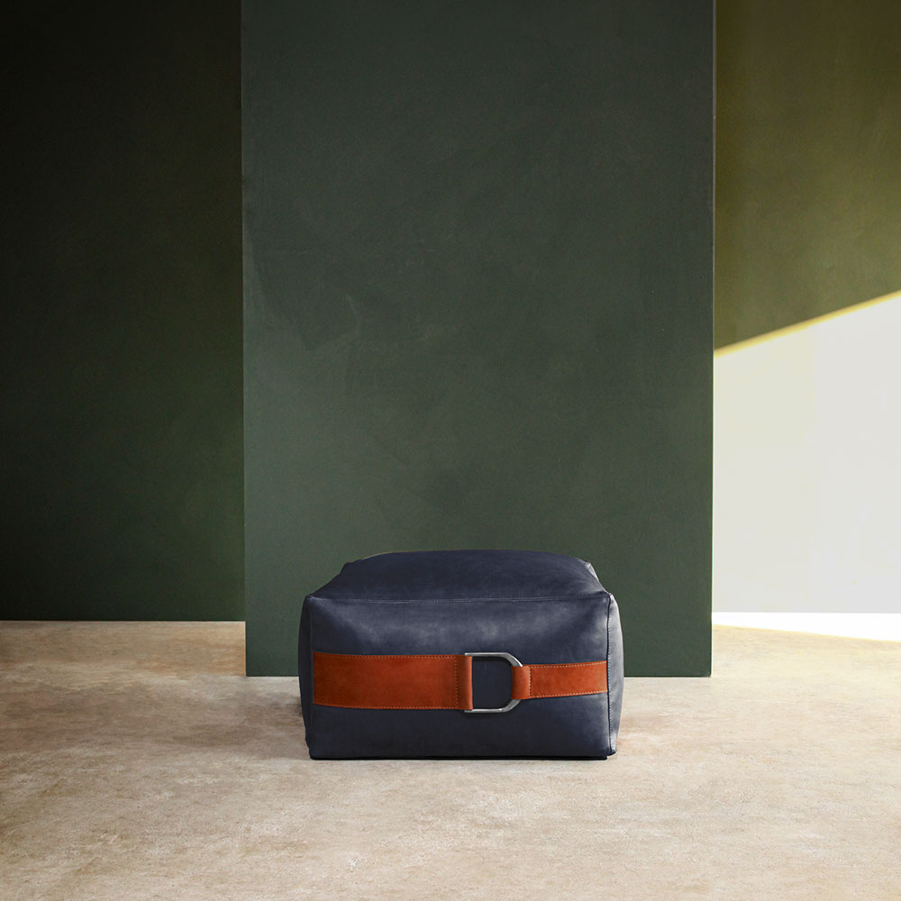 Talabartero-Leather_Pouf_Cobalto_Green-wall_slide