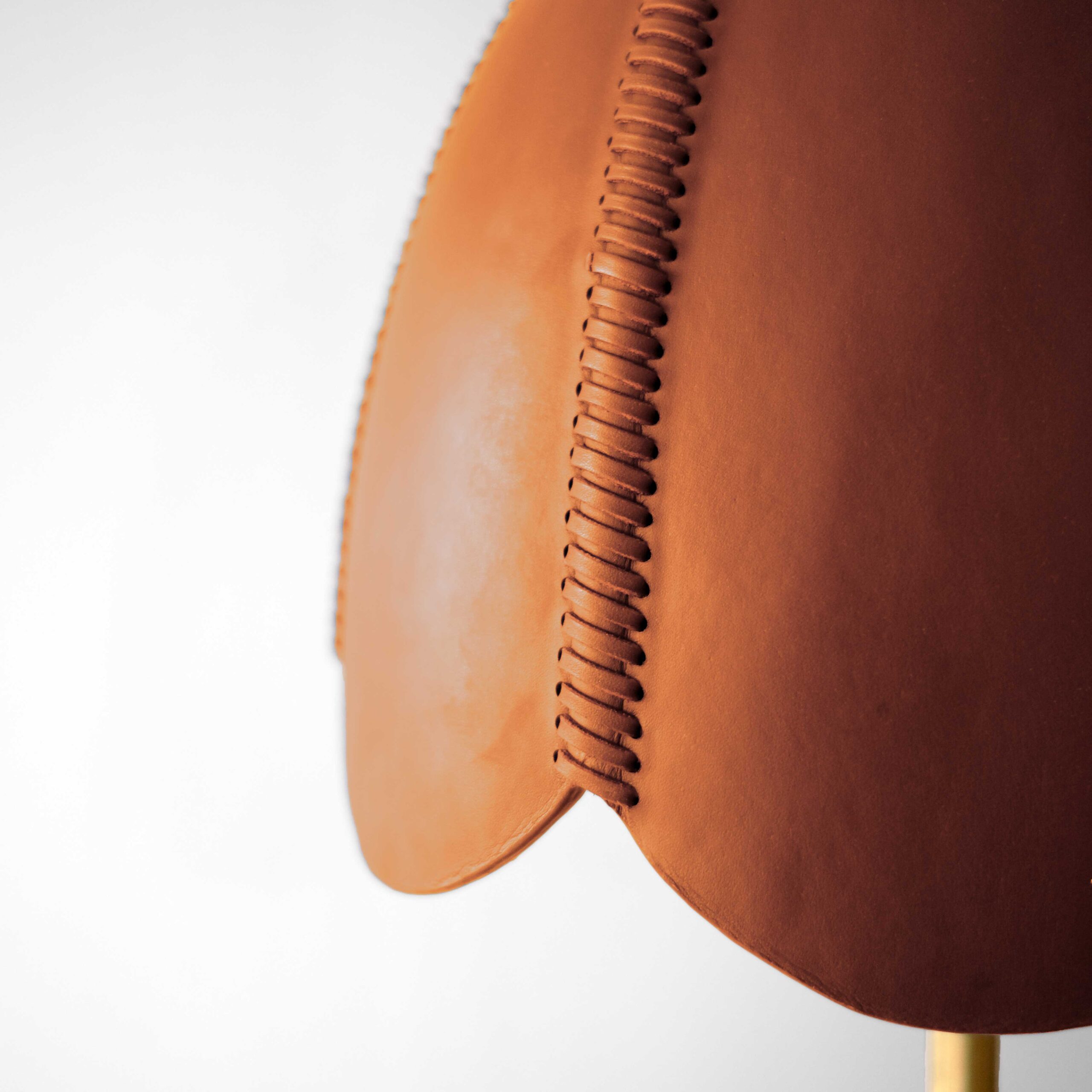 Saddle-Lamp_Floor-Lamp_Doma_Almendra_Detail_Slide