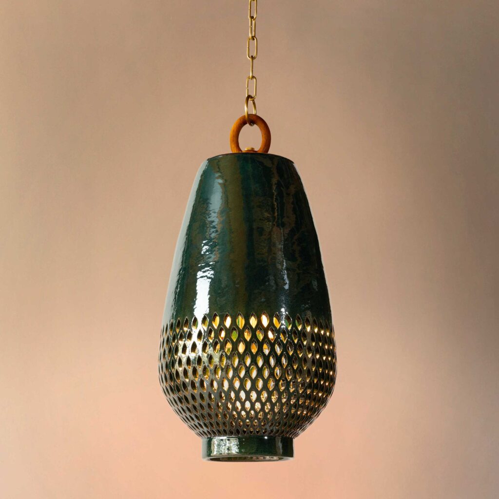 Diamantes Pendant, Size C hover