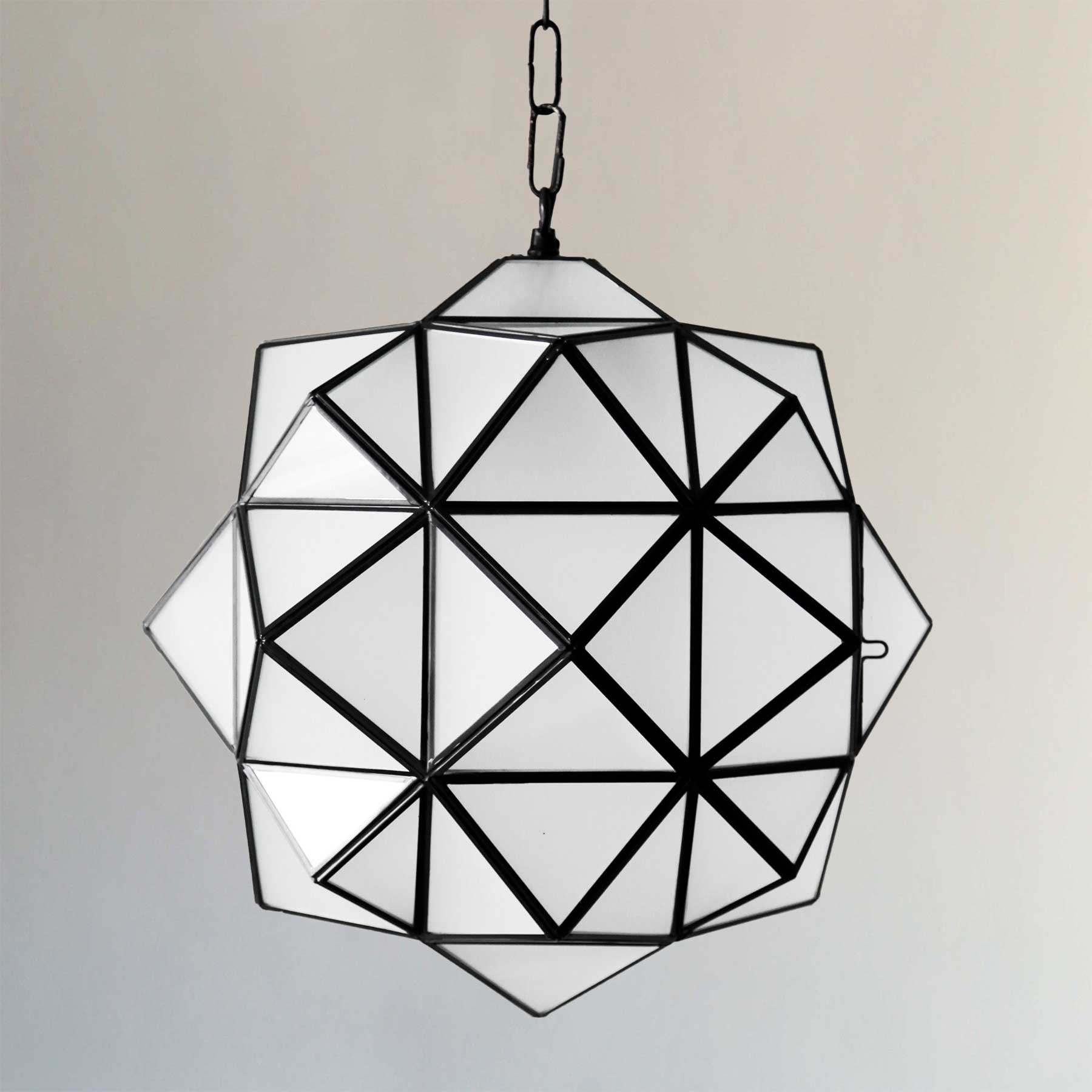 <a href="https://www.lavivahome.com/shop/lighting/granada-lanterns/">Granada Lanterns</a><br /><span style="font-size:9pt;" > Rombus</span>