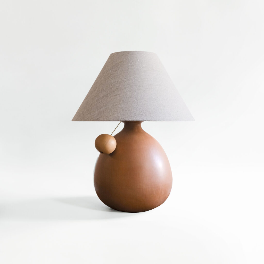 Barro Terra Lamp with Ball Pull