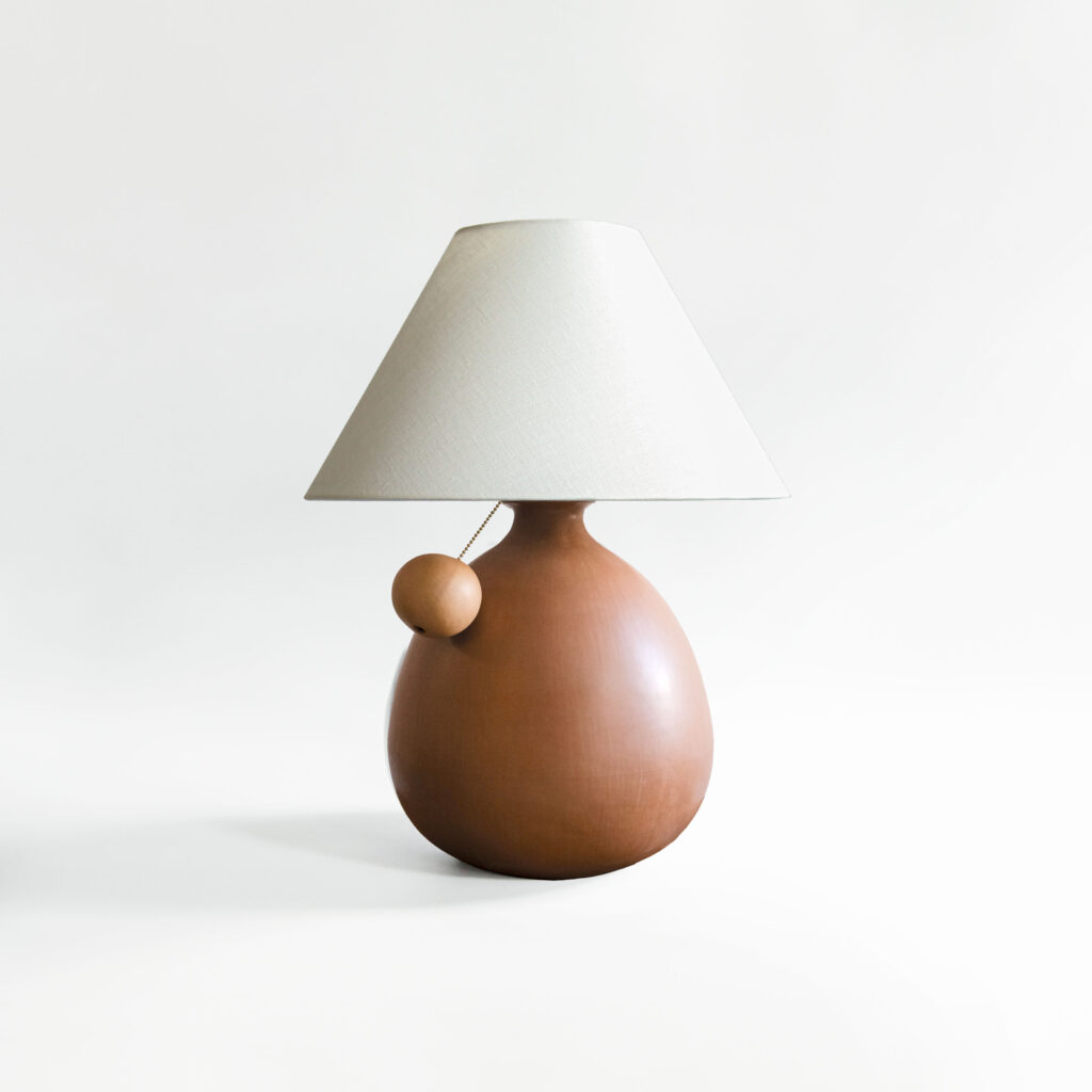 Barro Terra Lamp with Ball Pull