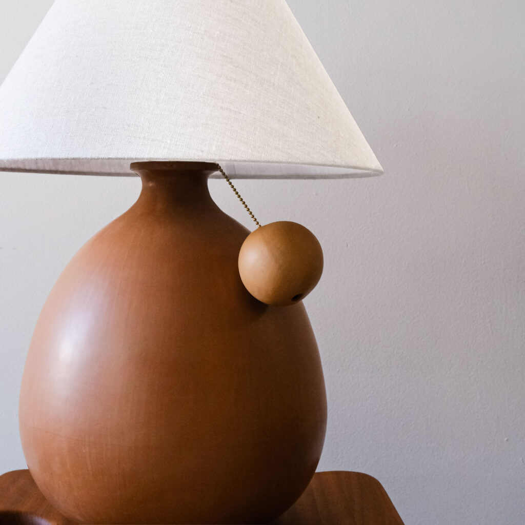 Barro Terra Lamp with Ball Pull hover