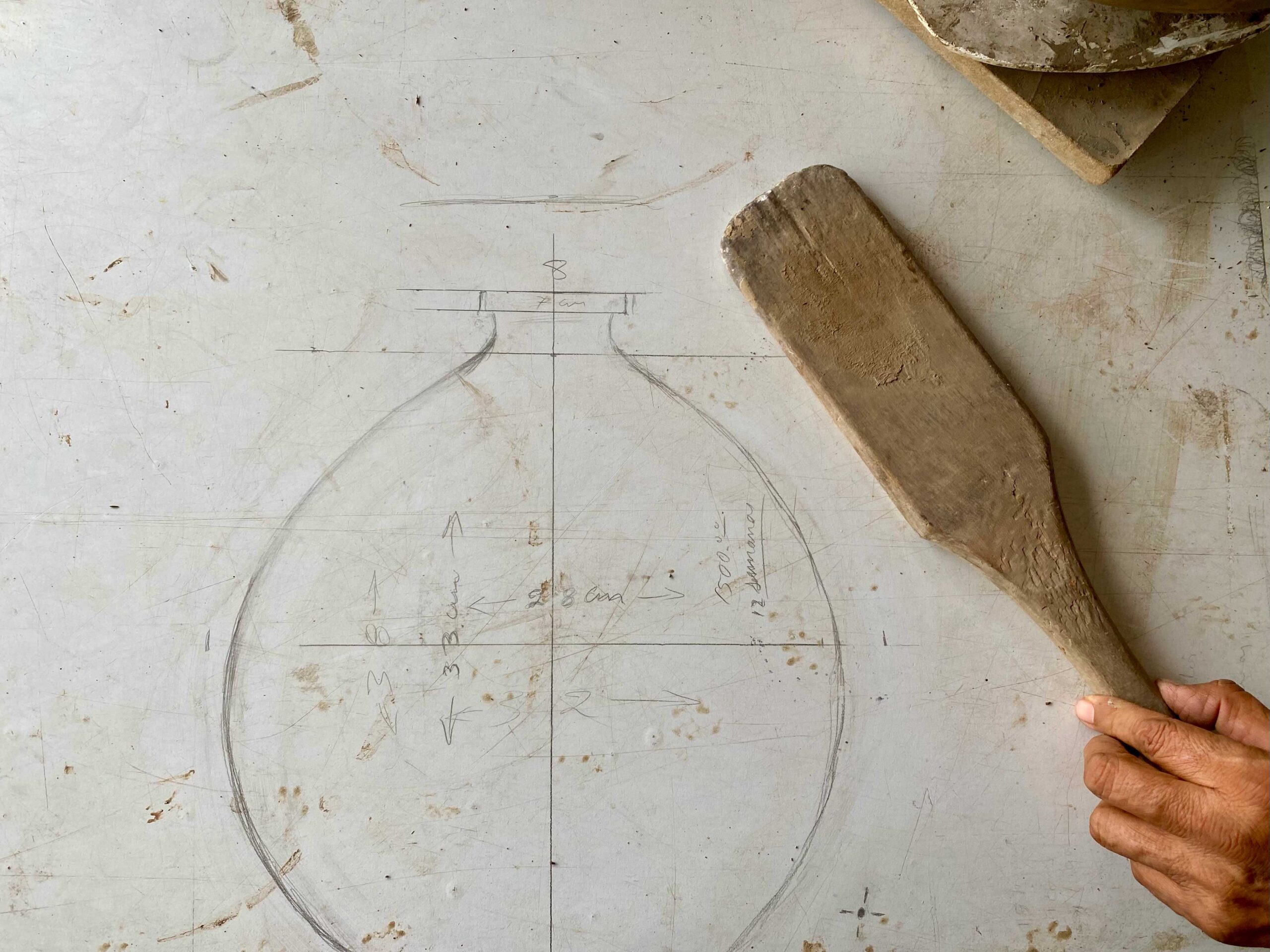 sketch of the barro brunido table lamp