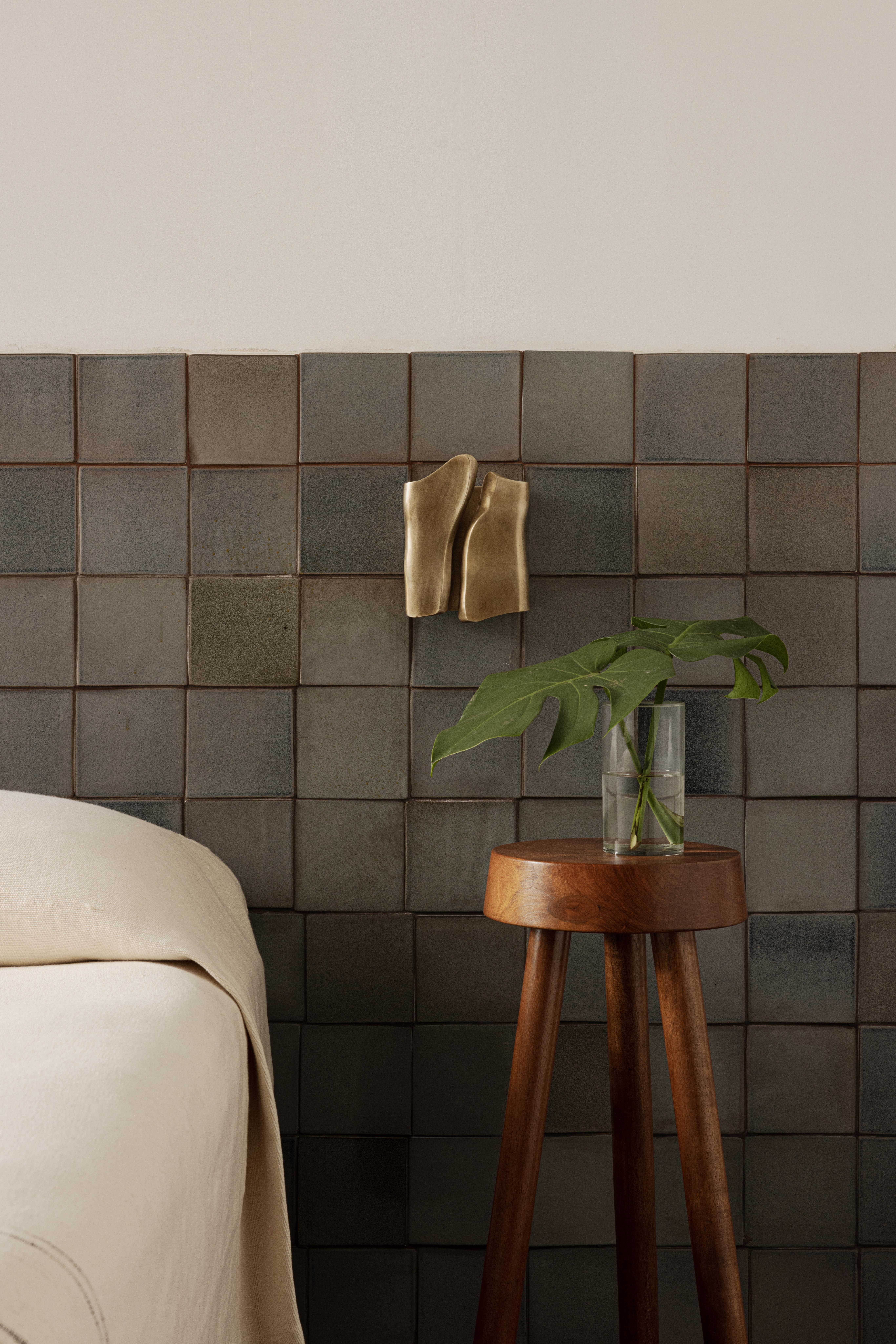 capullo sconce bedside detail