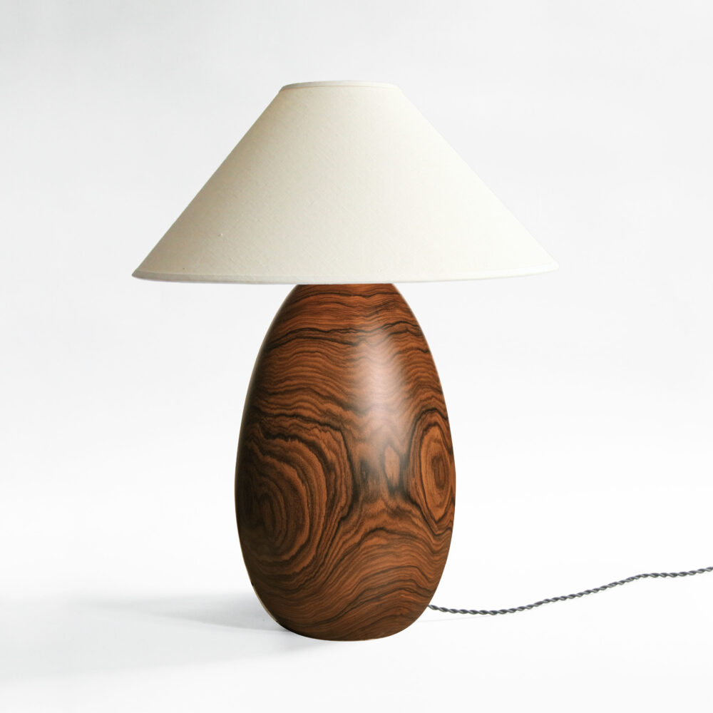 <a href="https://www.lavivahome.com/lighting/arbol-table-lamp-collection/">Árbol Table Lamps</a><br /><span style="font-size:9pt;" > Morado L53</span>