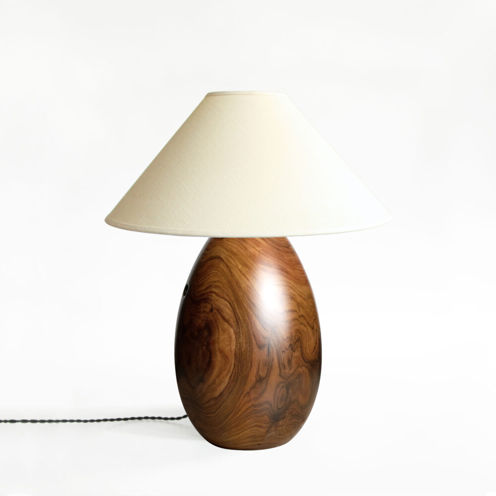 <a href="https://www.lavivahome.com/lighting/arbol-table-lamp-collection/">Árbol Table Lamps</a><br /><span style="font-size:9pt;" > MORADO ML66</span>