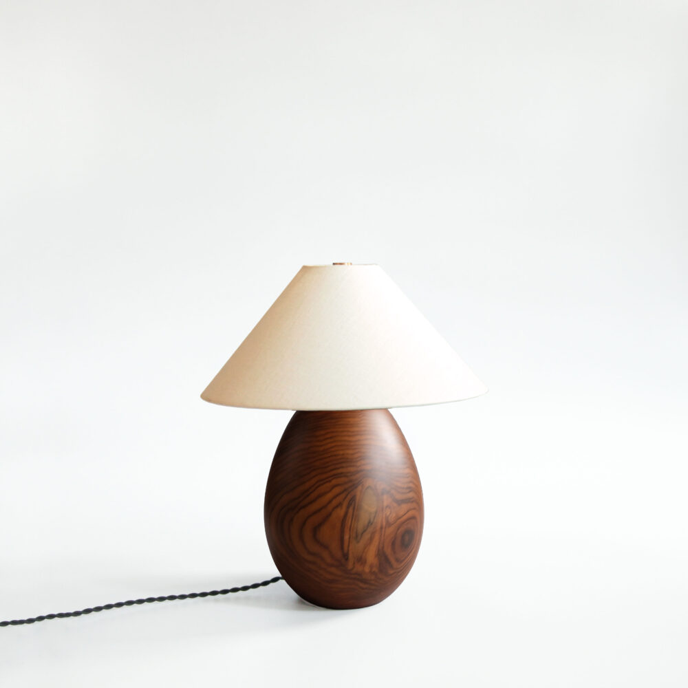 <a href="https://www.lavivahome.com/lighting/arbol-table-lamp-collection/">Árbol Table Lamps</a><br /><span style="font-size:9pt;" > MORADO S10</span>