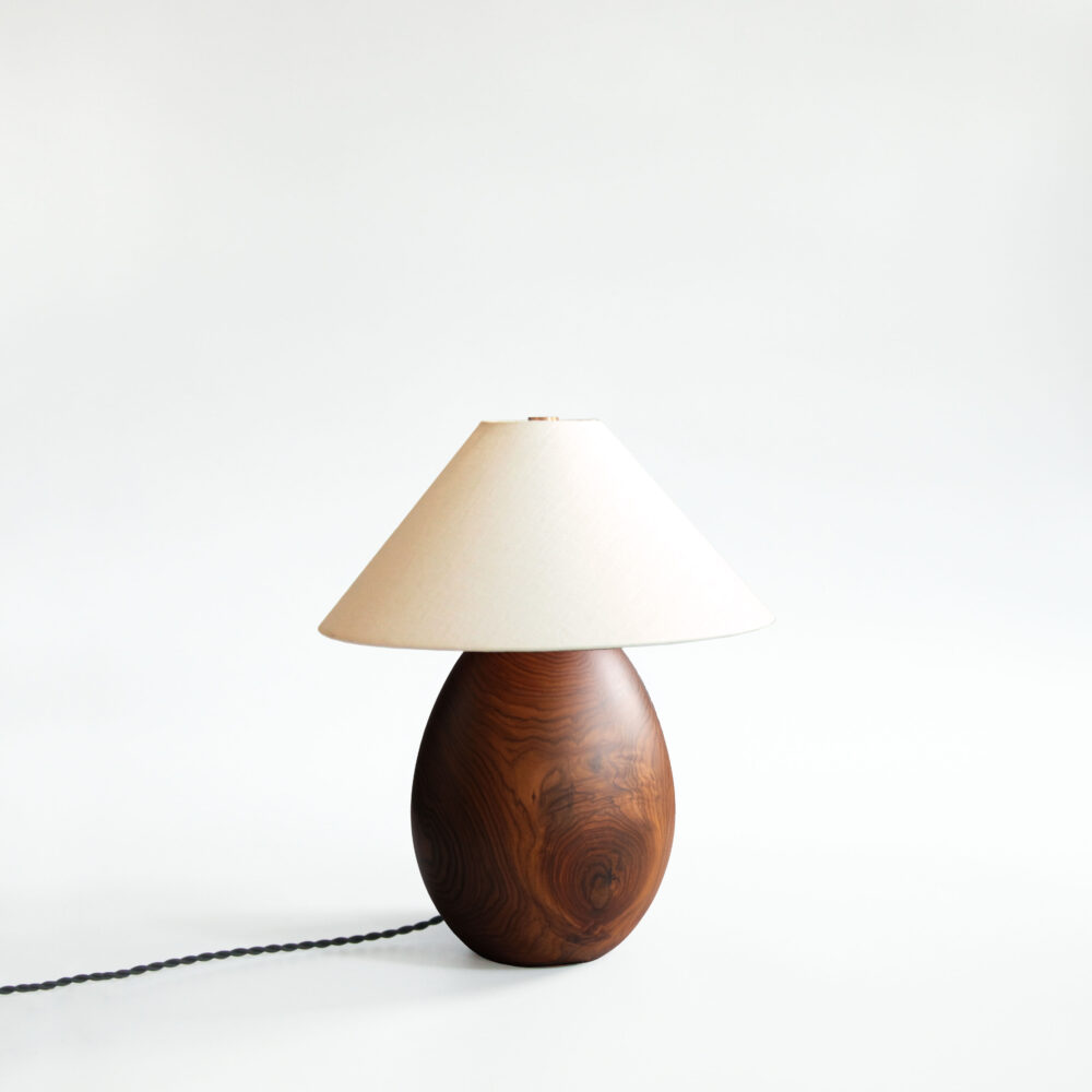 <a href="https://www.lavivahome.com/lighting/arbol-table-lamp-collection/">Árbol Table Lamps</a><br /><span style="font-size:9pt;" > MORADO S3</span>