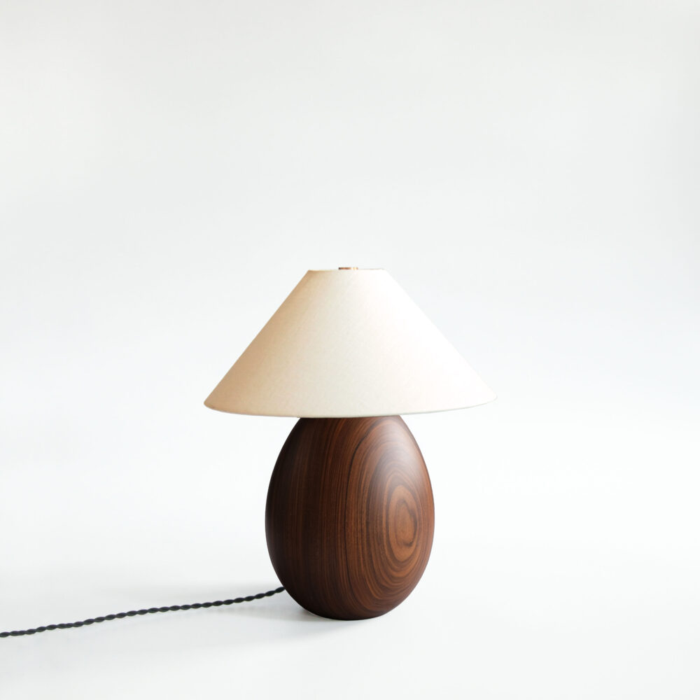 <a href="https://www.lavivahome.com/lighting/arbol-table-lamp-collection/">Árbol Table Lamps</a><br /><span style="font-size:9pt;" > MORADO S7</span>