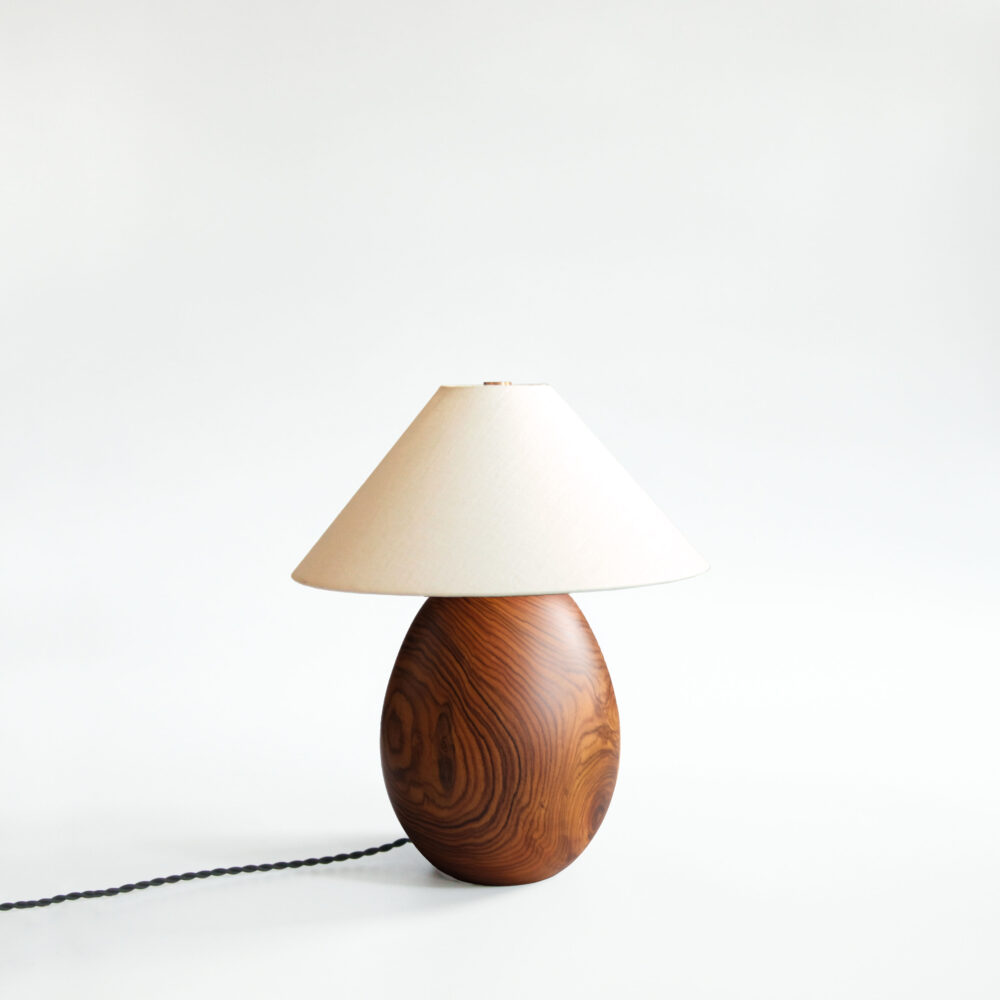 <a href="https://www.lavivahome.com/lighting/arbol-table-lamp-collection/">Árbol Table Lamps</a><br /><span style="font-size:9pt;" > MORADO S8</span>