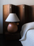 Barro Terra table lamp with oatmeal shade