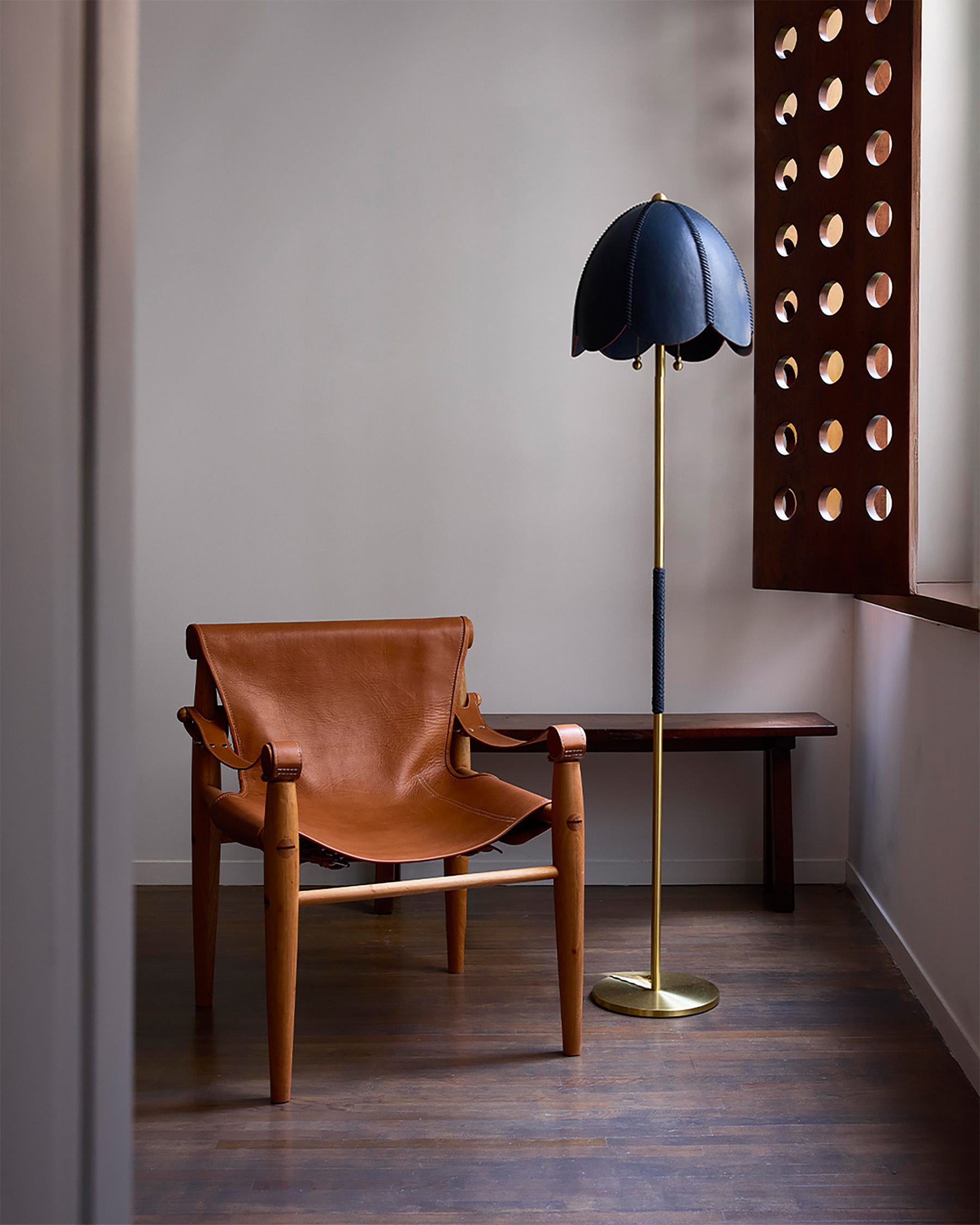 Saddle Lamp_Doma Floor Lamp-Colbalto_PdT Doma floor lamp in colbalto at the CDMX showroom