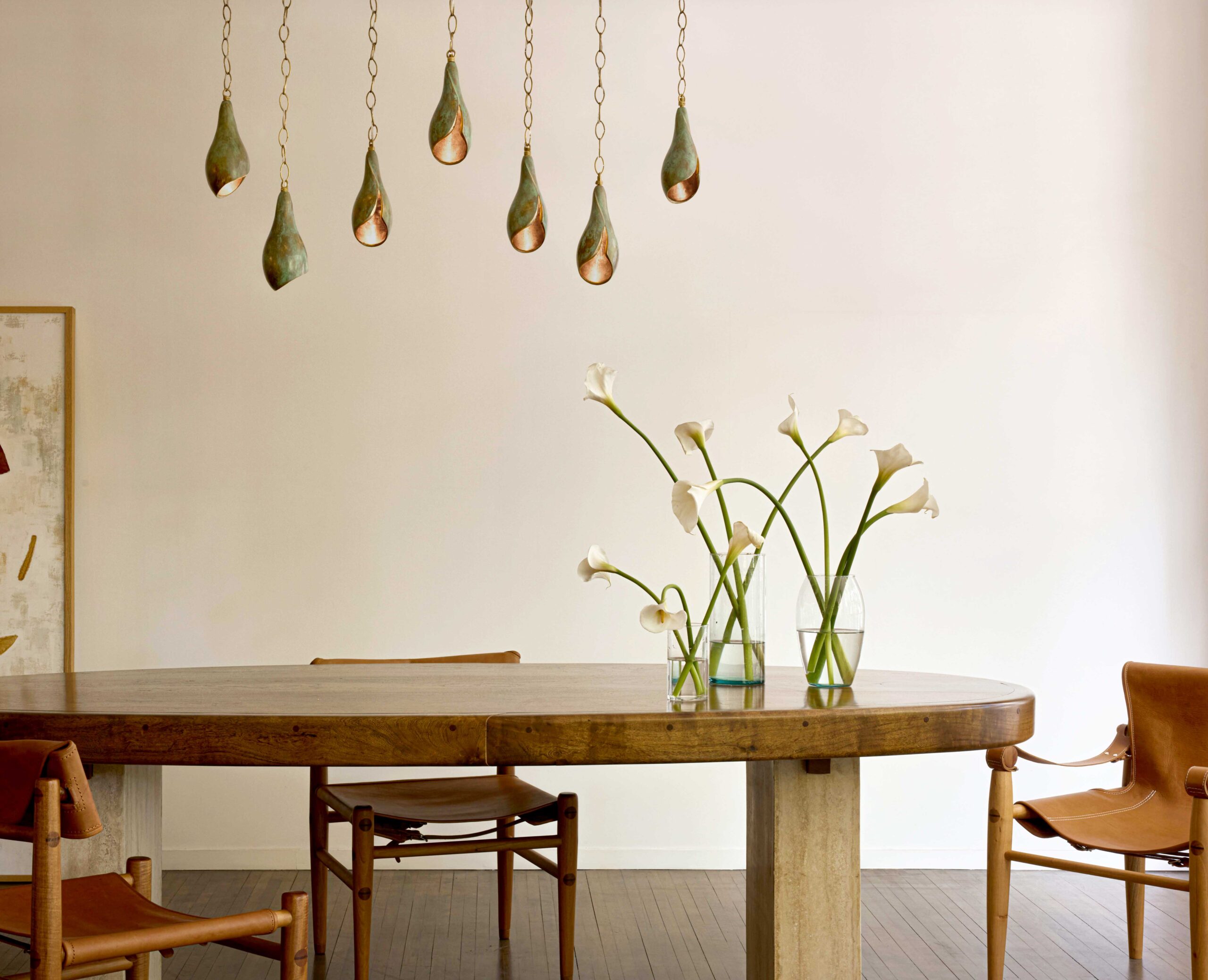L'AvivaHome_Flor-de-Bronce_Lifestyle_Concept_PhotoByAlejandroRamirez_003_c lirio pendants installed over a dining room table