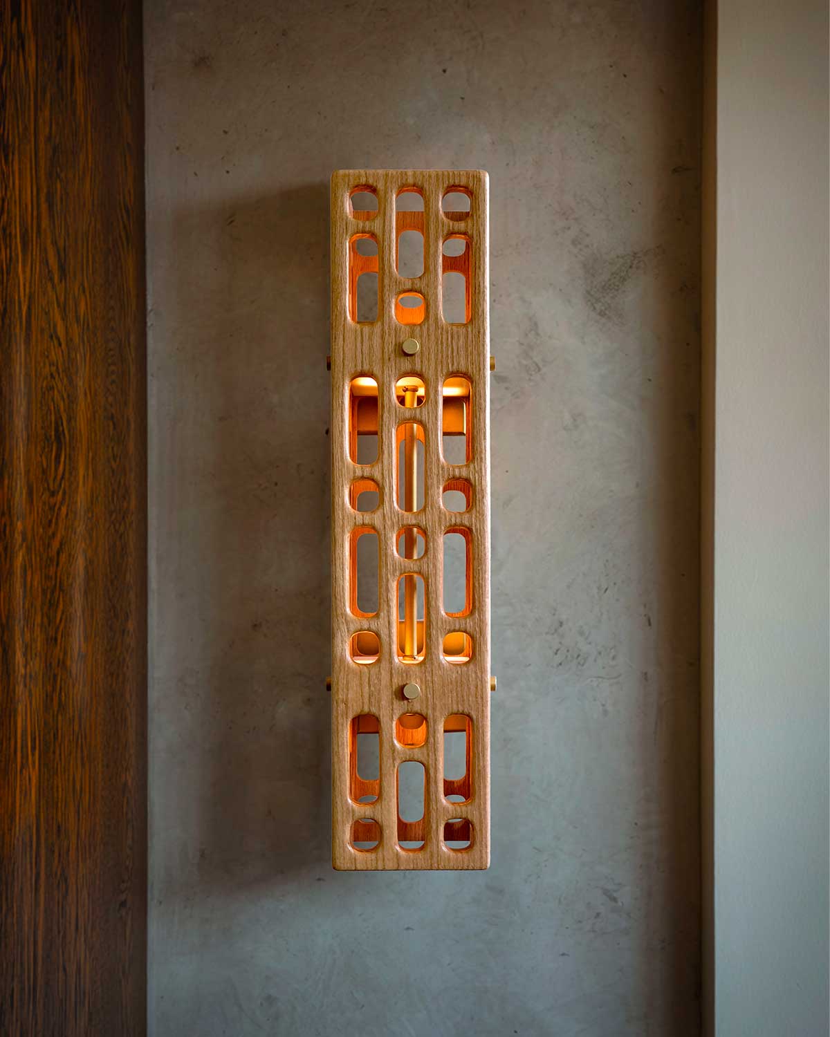 Celosía Sconce on wall